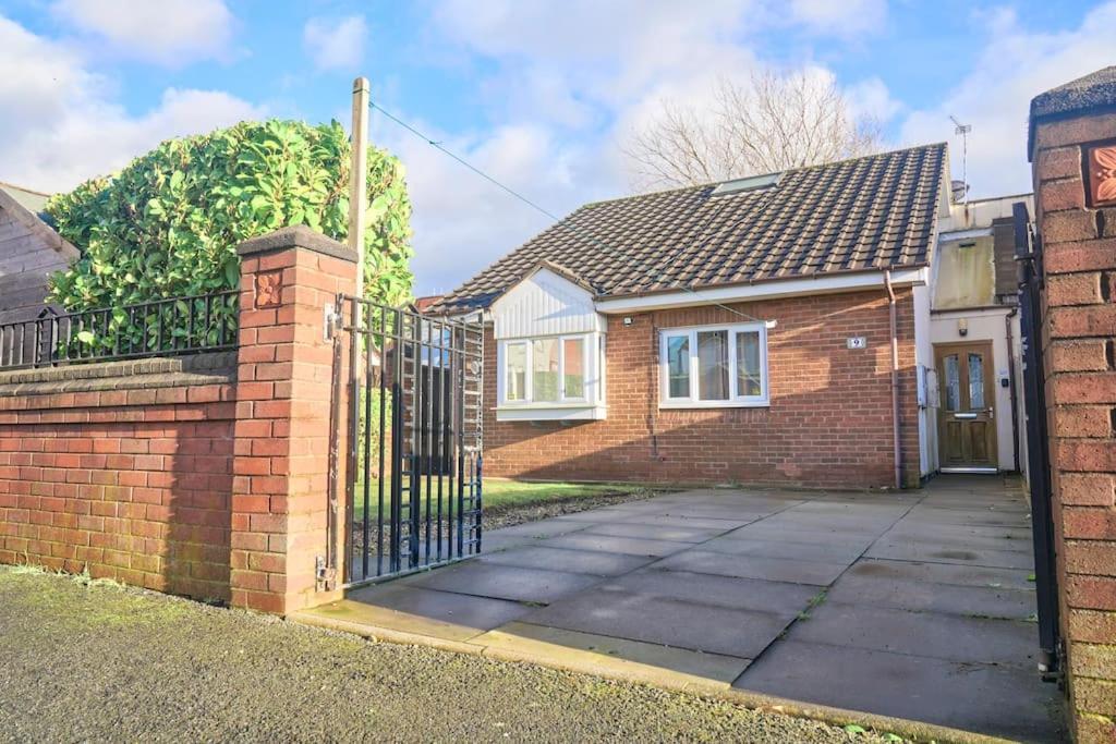 Bespoke Bungalow Salford Quays - Garden, Wifi And Parking Villa Manchester Exterior photo